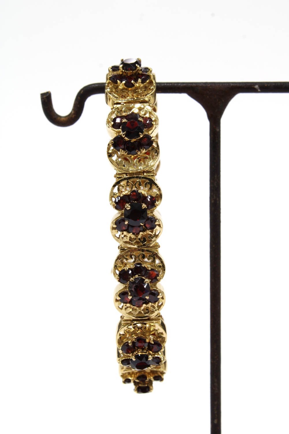18ct gold bracelet with eleven panels, each with a group of seven garnets in a flowerhead setting, - Image 2 of 8