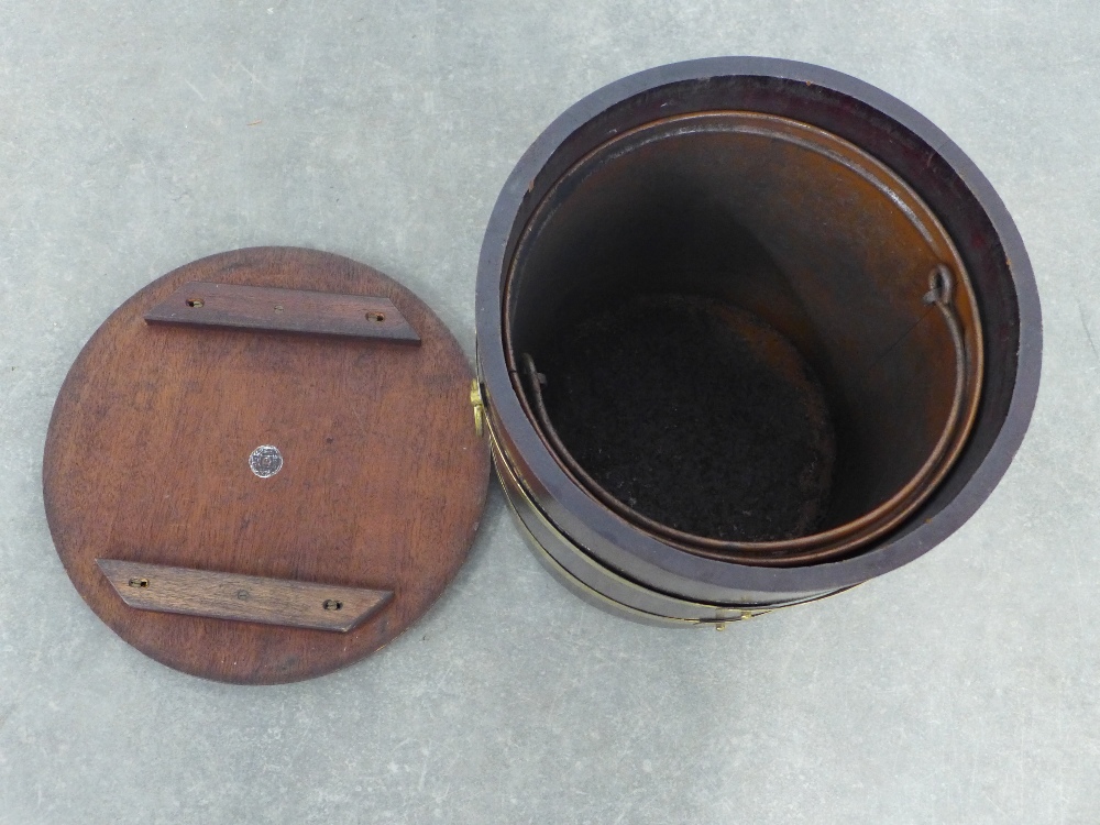 Reproduction mahogany and brass mounted peat bucket, with metal liner 39 x 37cm. - Image 3 of 4