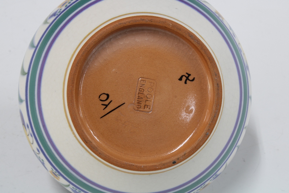 Poole Pottery 1930s fuschia pattern vase with loop handles, impressed factory marks and pattern mark - Image 3 of 3