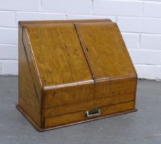 Early 20th century oak stationery box, sloping front and fitted interior with perpetual calendar, 39