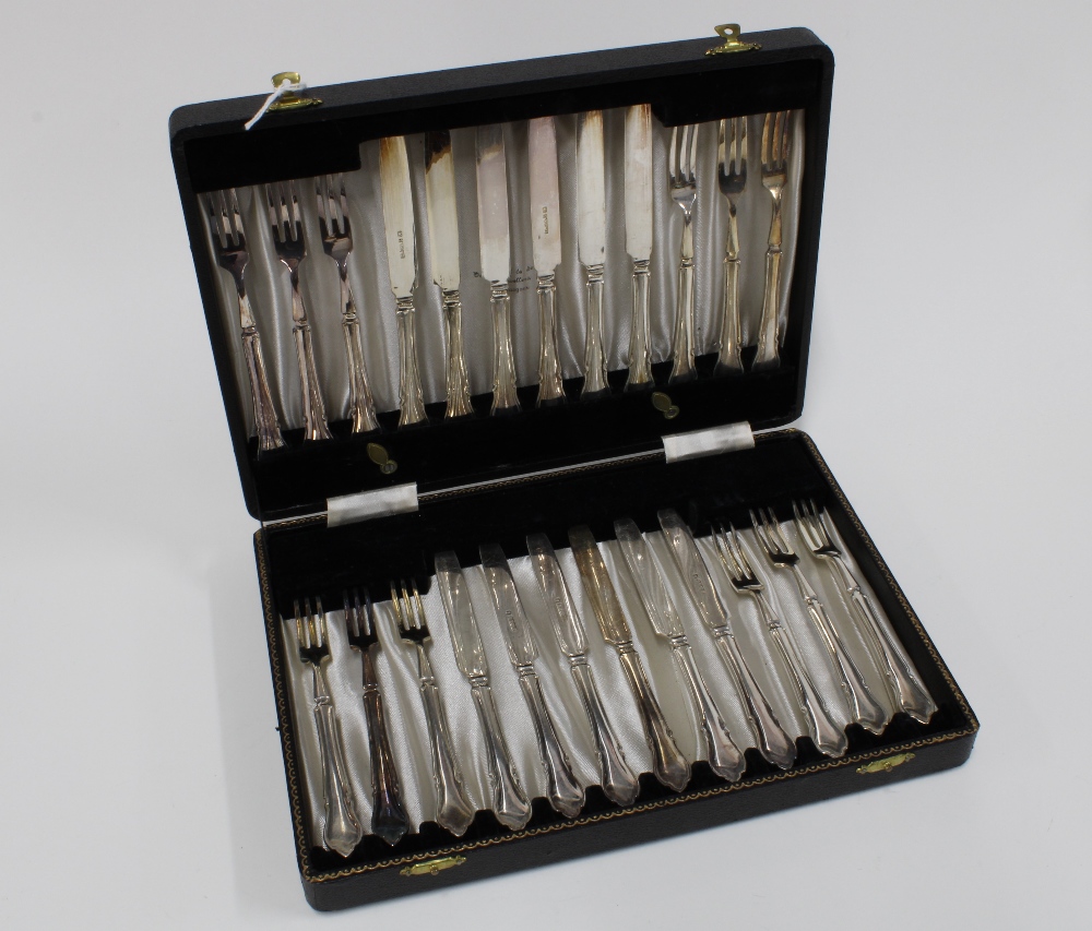 Cased set of twelve Epns fruit knives and forks