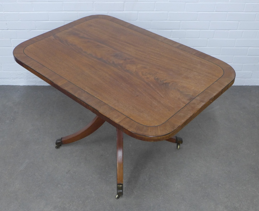 Mahogany tilt top breakfast table with a cross banded top on a pedestal base with splayed legs - Image 3 of 3