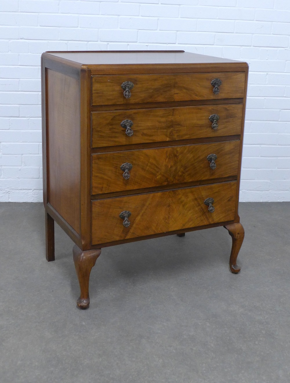 Early 20th century mahogany chest with four graduating long drawers, on cabriole legs, 80 x 98 x