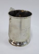 George V silver tankard, with inscription, William Hutton & Sons Ltd, Birmingham 1930, 12cm