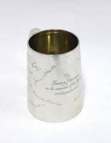 George V silver tankard, Birmingham 1925, with engraved signatures, 12cm