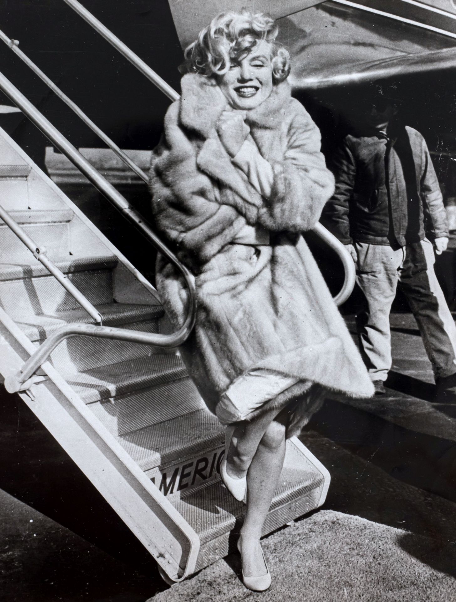 FOTOGRAFIE | 7 Pressefotos von Marilyn Monroe und 1 Notenblatt "Some Like It Hot" - Bild 6 aus 9