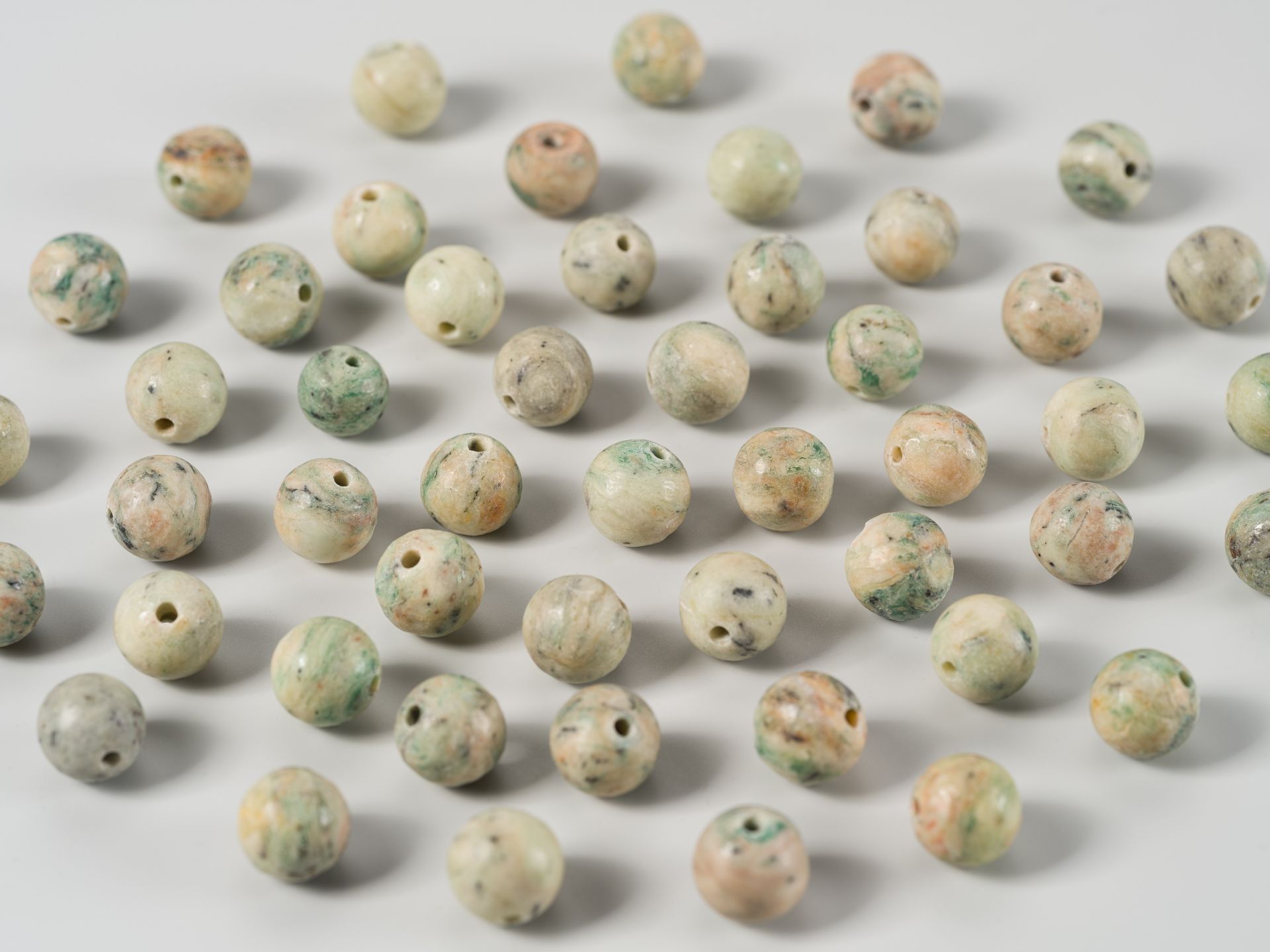 A LOT WITH 49 QUARTZ BEADS, 19TH CENTURY OR EARLIER