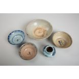A GROUP OF FIVE BLUE AND WHITE PORCELAIN ITEMS, MING DYNASTY