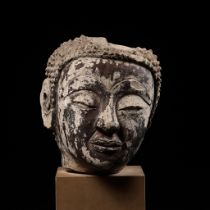 A LARGE STUCCO HEAD OF BUDDHA, 17TH CENTURY