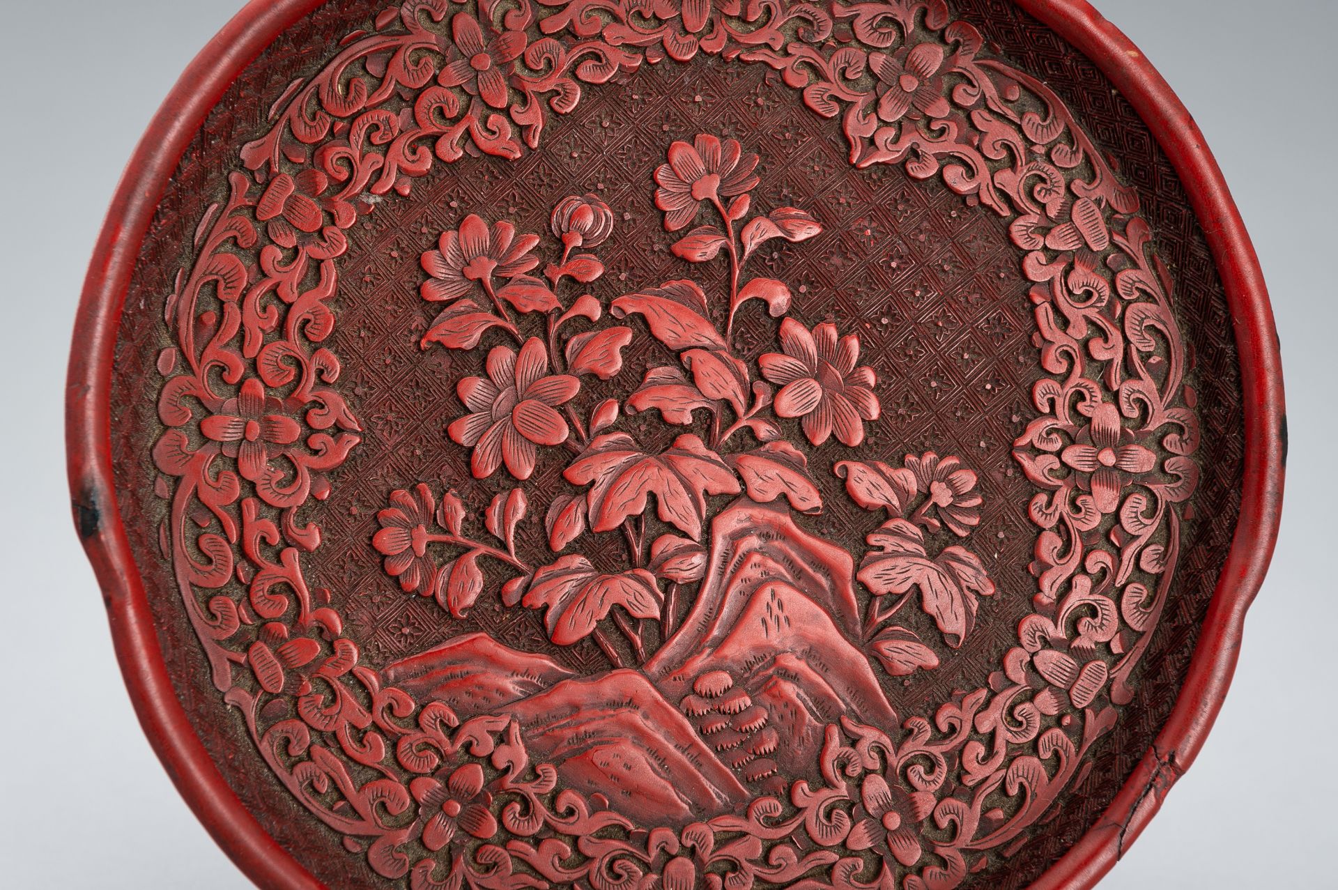 A CINNABAR LACQUER TRAY, 19TH CENTURY - Image 3 of 12