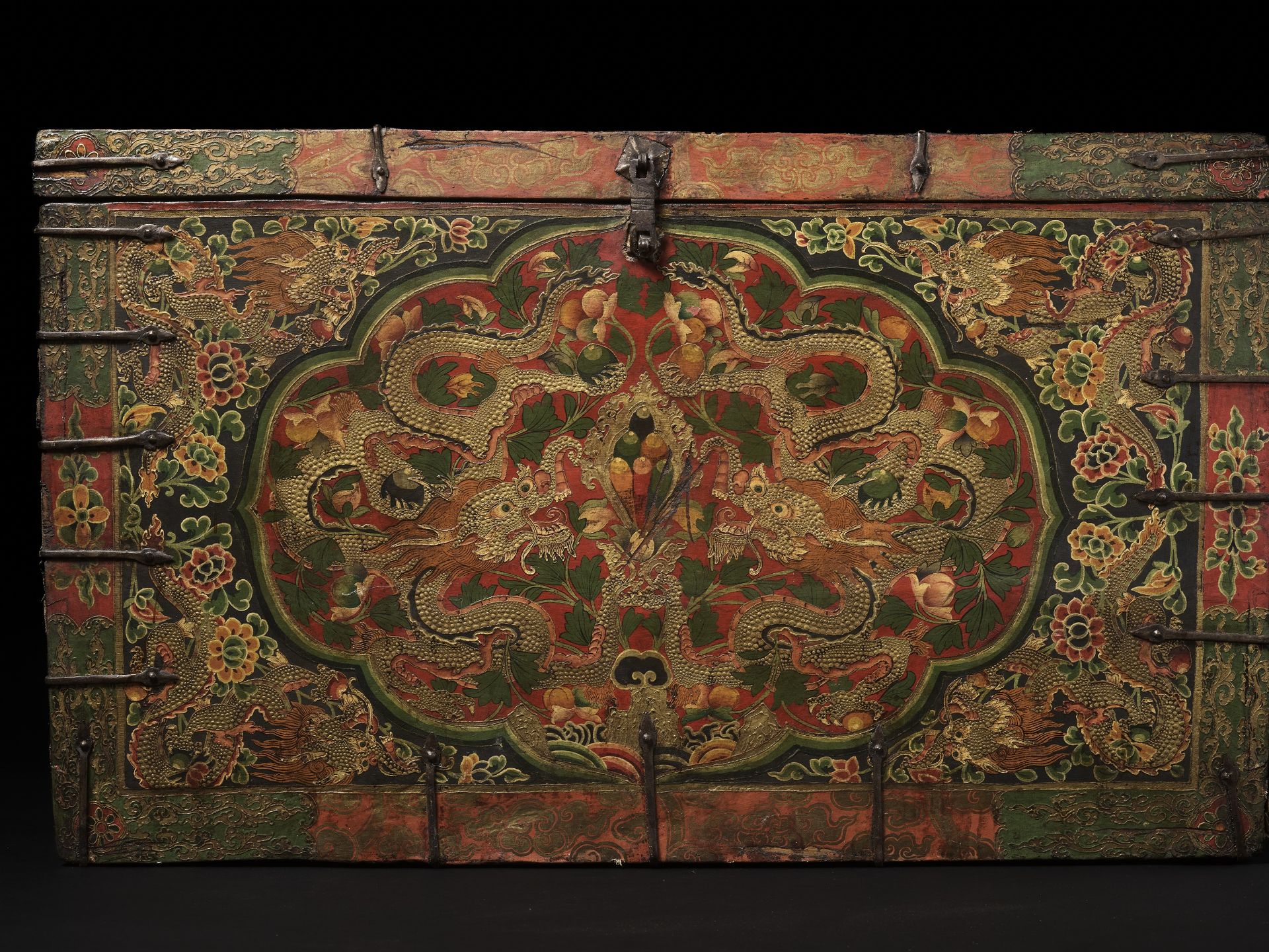 A LARGE PAINTED WOOD 'DRAGON' STORAGE CHEST, 19TH CENTURY - Image 5 of 6