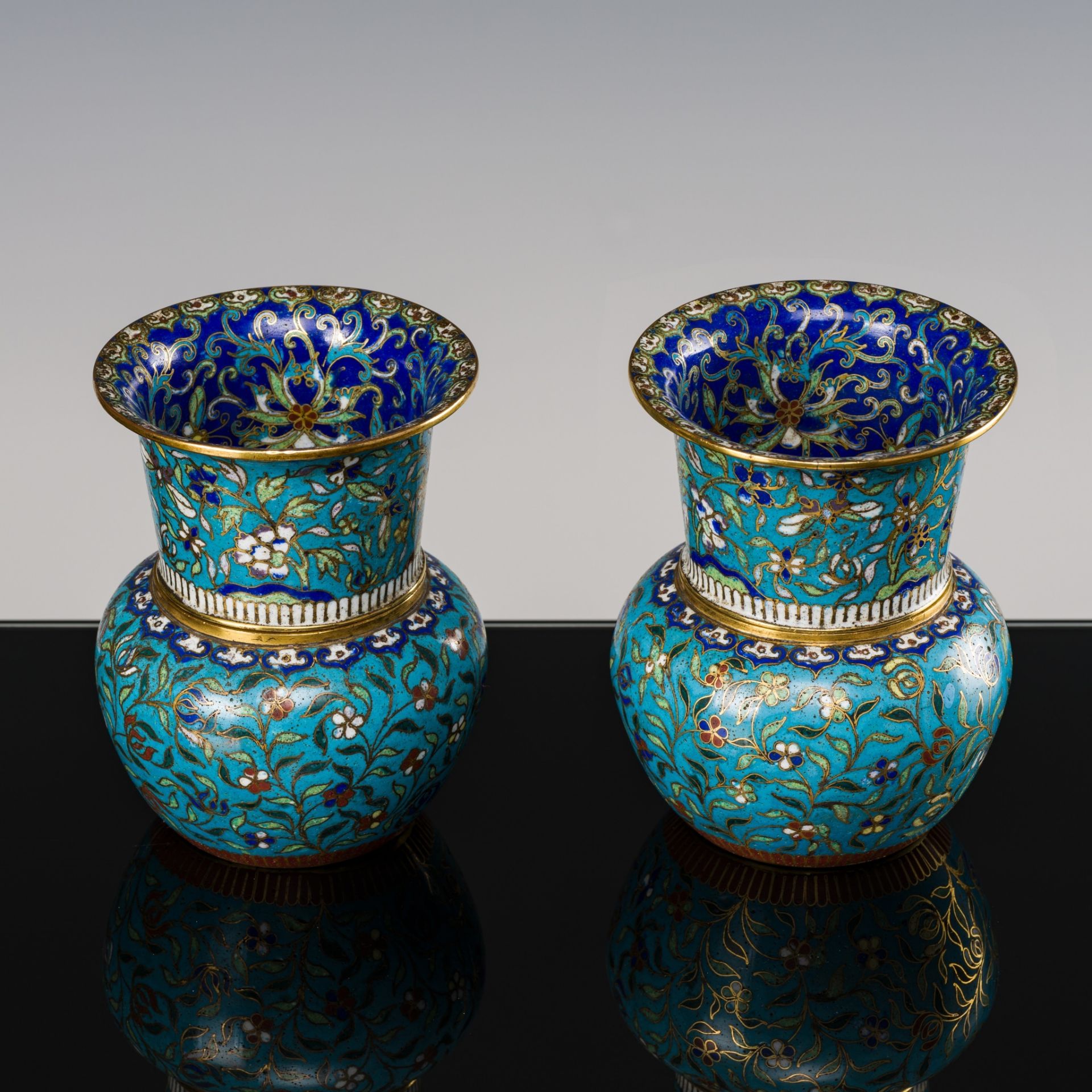 A SET OF TWO CLOISONNE ENAMEL WINE CUPS WITH MATCHING WARMERS, QING DYNASTY - Image 10 of 10