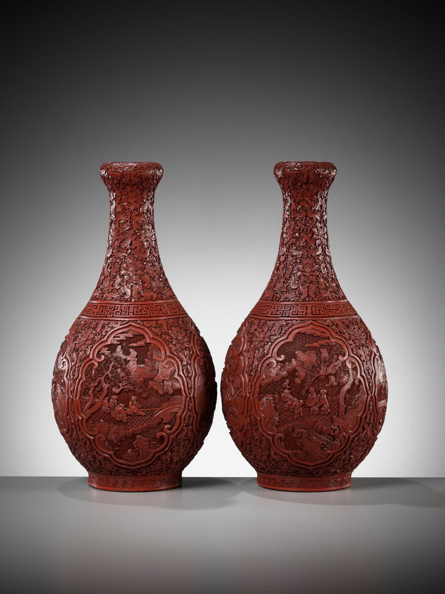 A PAIR OF LARGE CINNABAR LACQUER GARLIC HEAD VASES, CHINA, 1800-1850 - Image 11 of 14