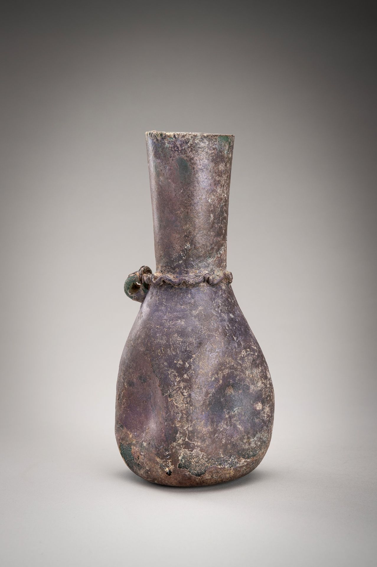 A ROMAN GLASS BOTTLE - Bild 12 aus 15