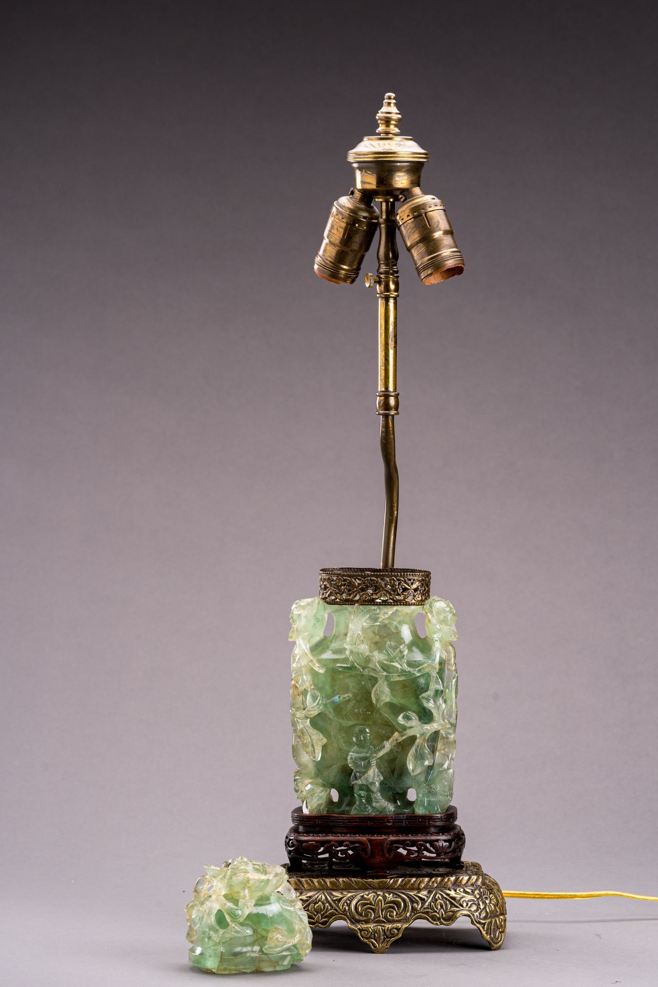 A QING DYNASTY CHRYSOPRASE LIDDED VASE AS LAMP BASE - Image 7 of 9