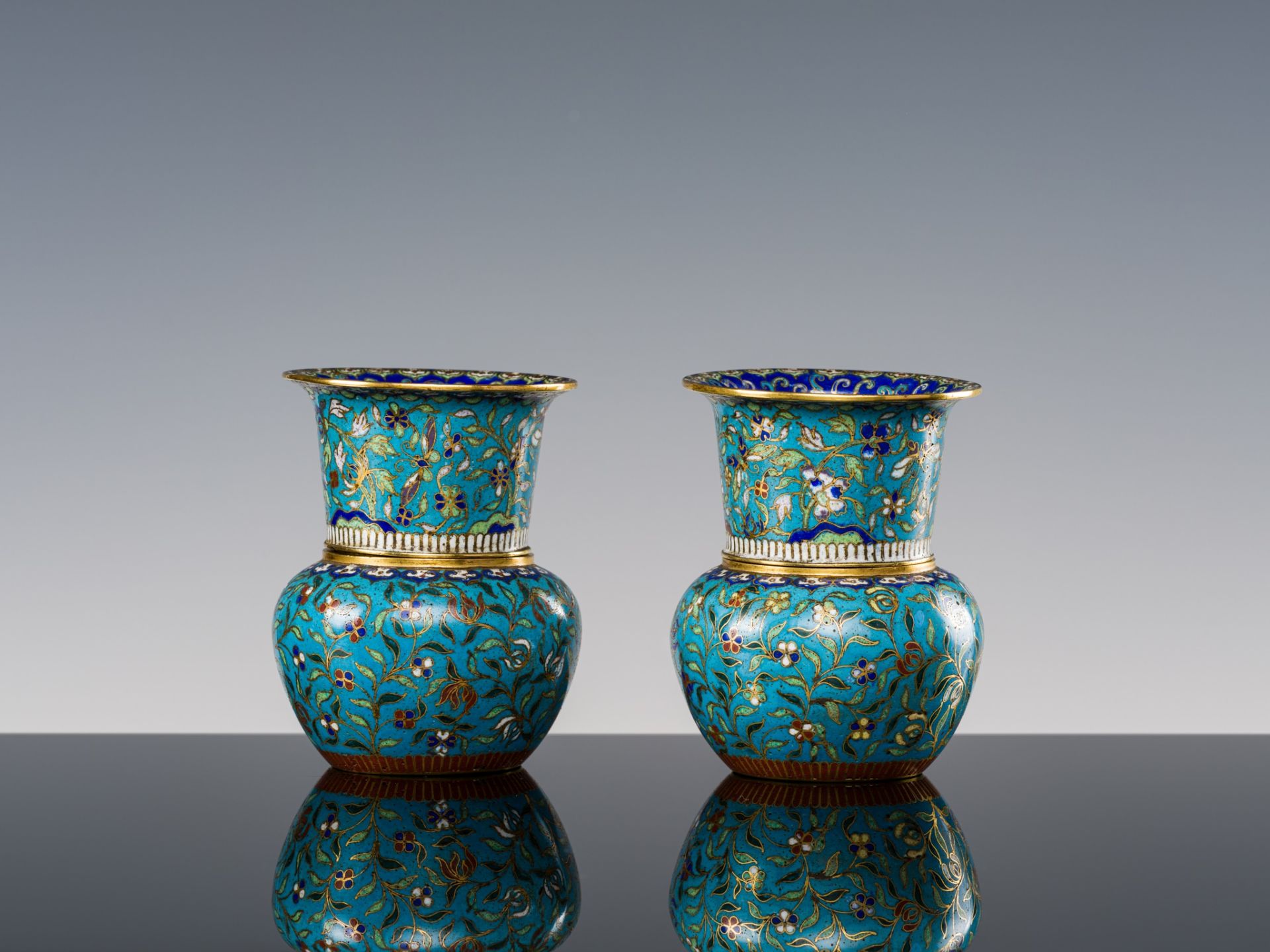 A SET OF TWO CLOISONNE ENAMEL WINE CUPS WITH MATCHING WARMERS, QING DYNASTY - Image 2 of 10