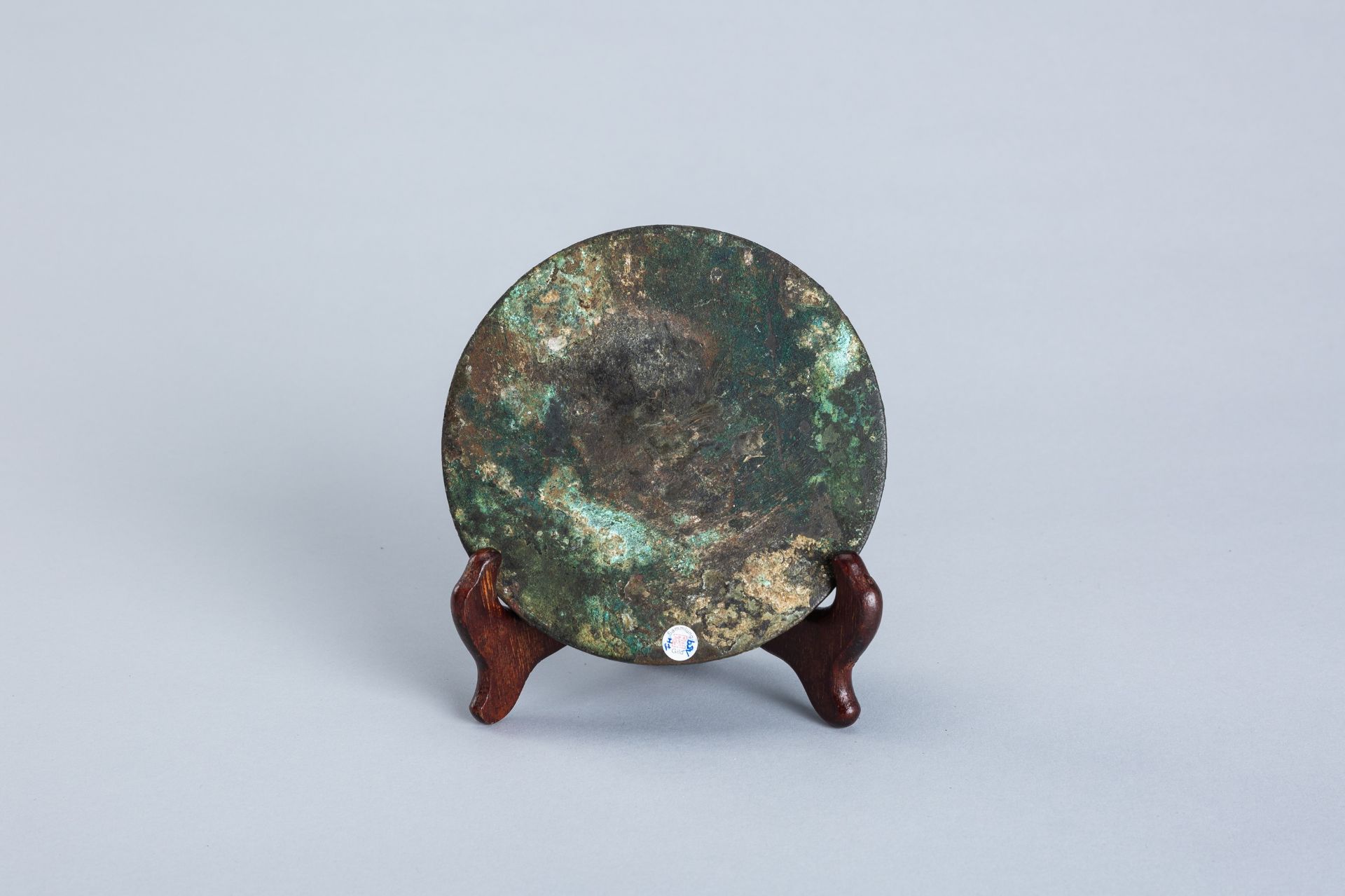 A GROUP OF FIVE BRONZE MIRRORS, HAN DYNASTY AND LATER - Bild 4 aus 20