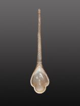 A MUGHAL CARVED JADE SPOON, 1650-1750