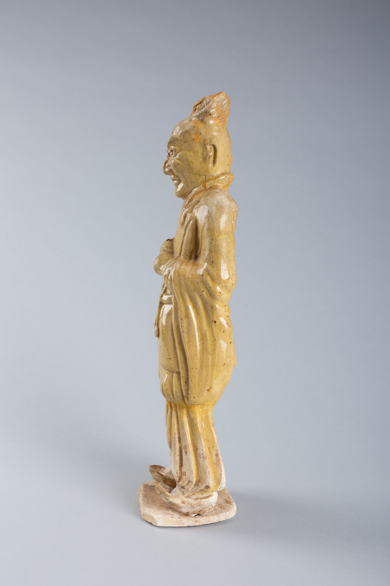 A STRAW GLAZED POTTERY FIGURE OF A TOMB GUARDIAN, SUI TO TANG DYNASTY - Bild 5 aus 15