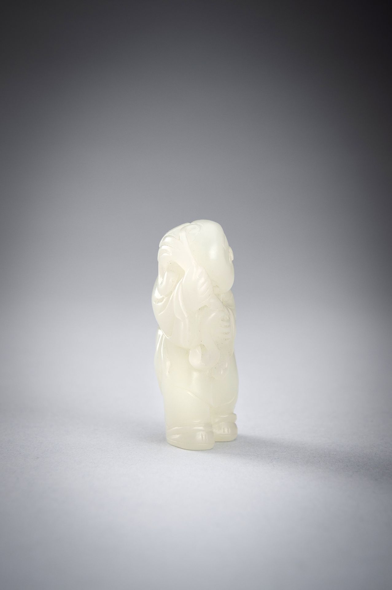 A WHITE JADE FIGURE OF A BOY, QING DYNASTY - Bild 8 aus 11