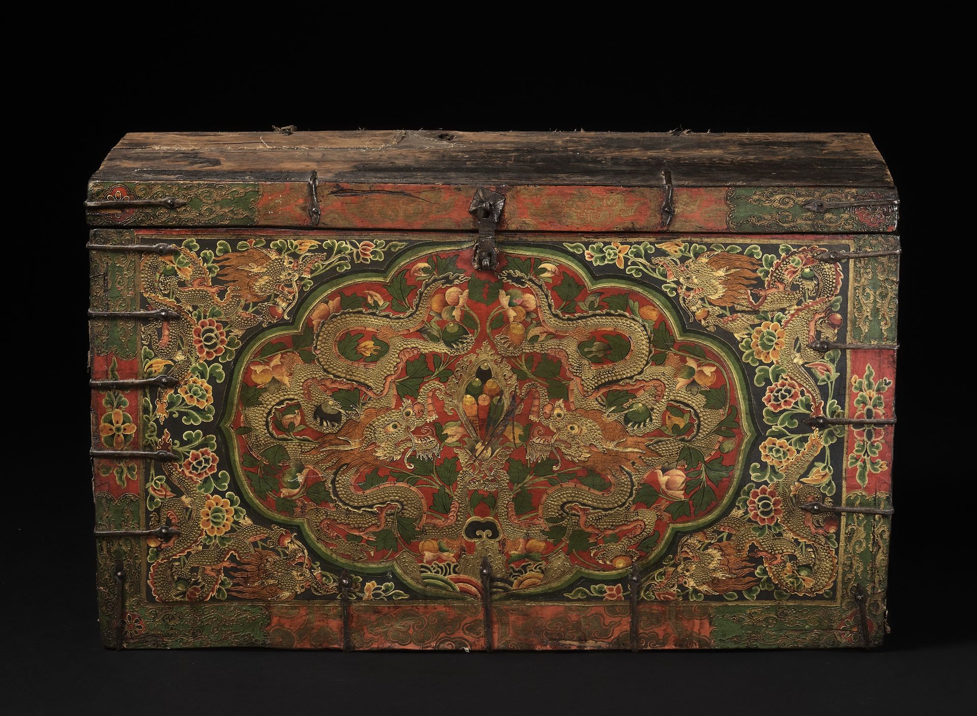 A LARGE PAINTED WOOD 'DRAGON' STORAGE CHEST, 19TH CENTURY