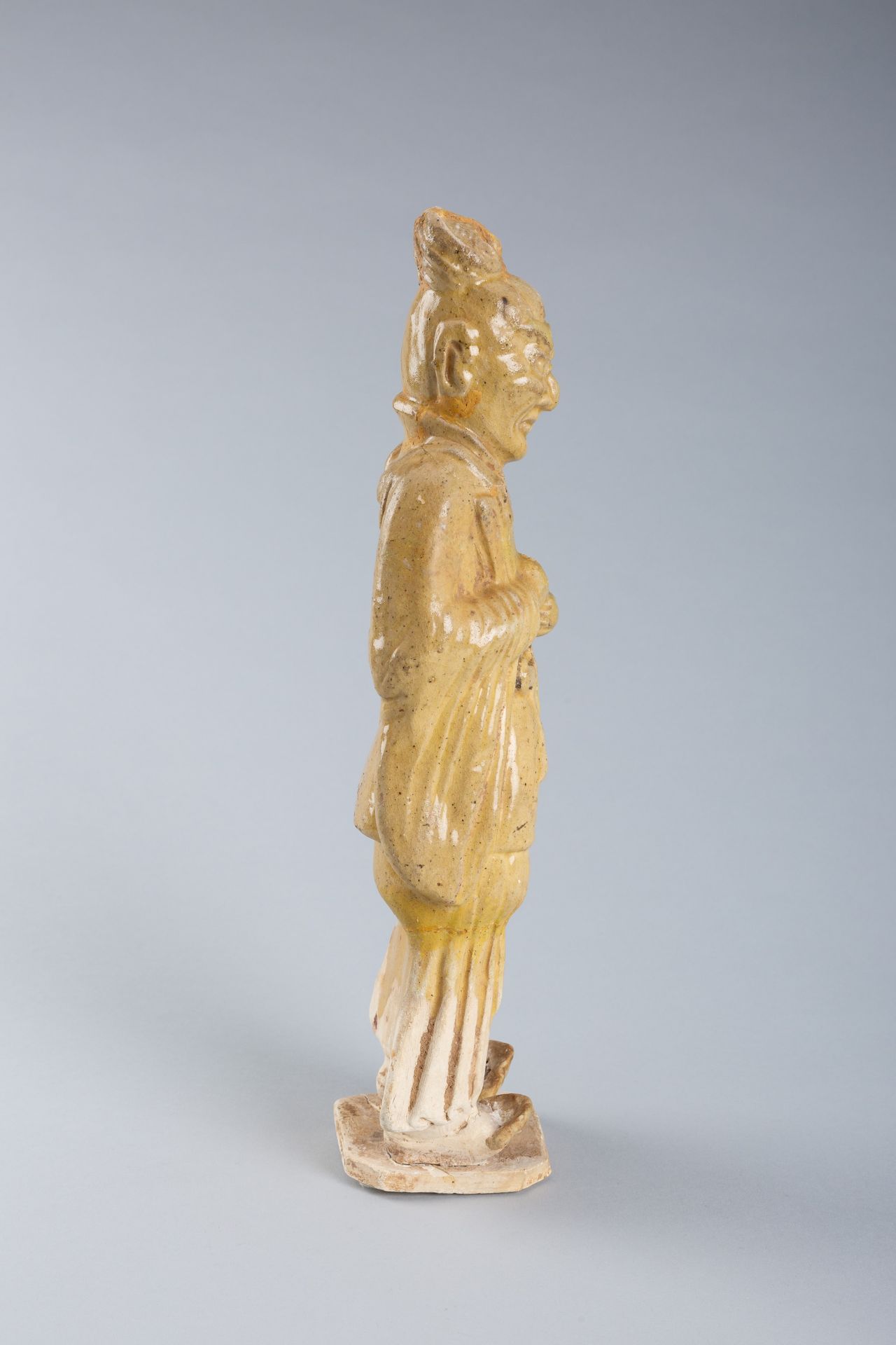 A STRAW GLAZED POTTERY FIGURE OF A TOMB GUARDIAN, SUI TO TANG DYNASTY - Bild 10 aus 15