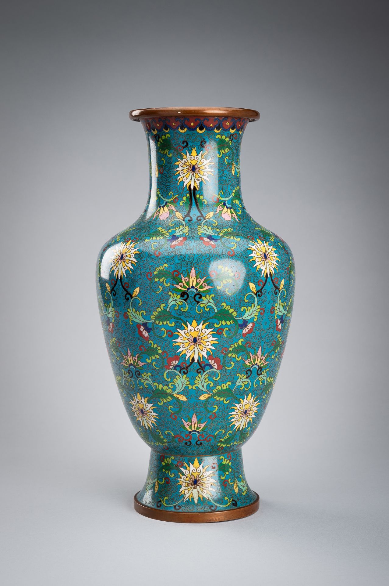 A CLOISONNE ENAMEL 'LOTUS' VASE, LATE QING DYNASTY - Image 6 of 15