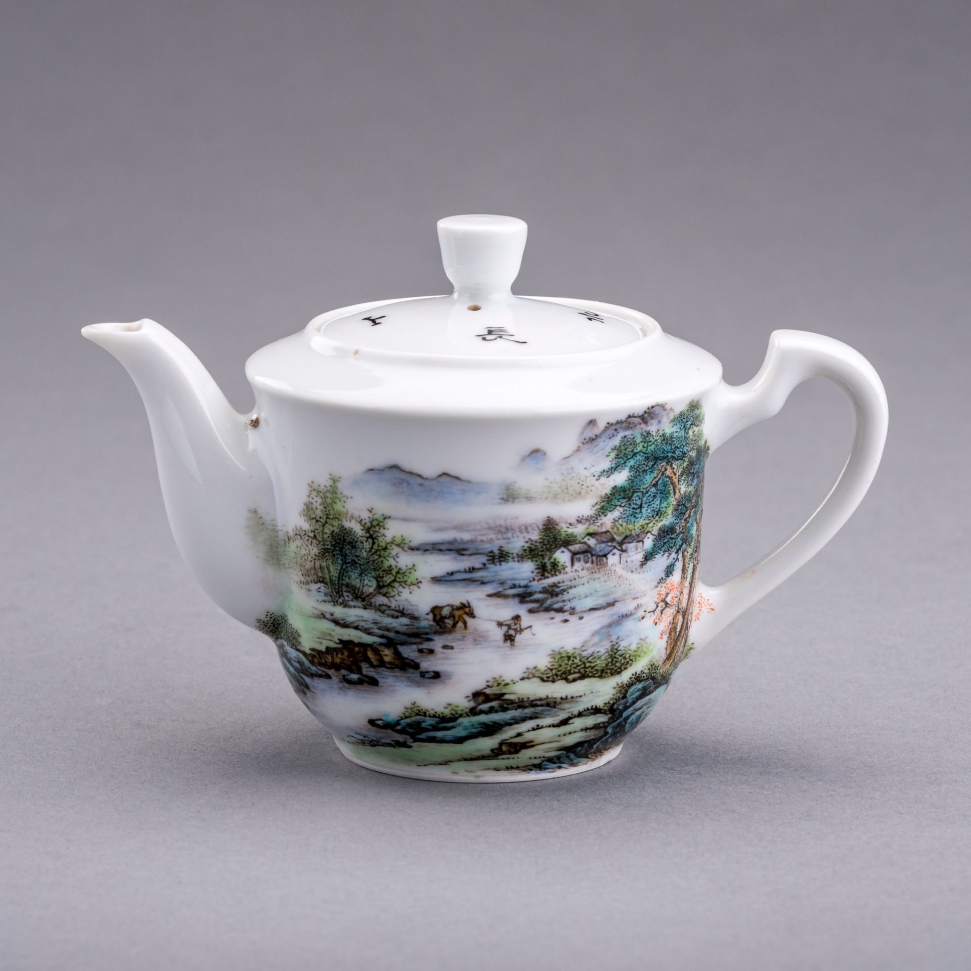 A SMALL ENAMELED PORCELAIN TEAPOT