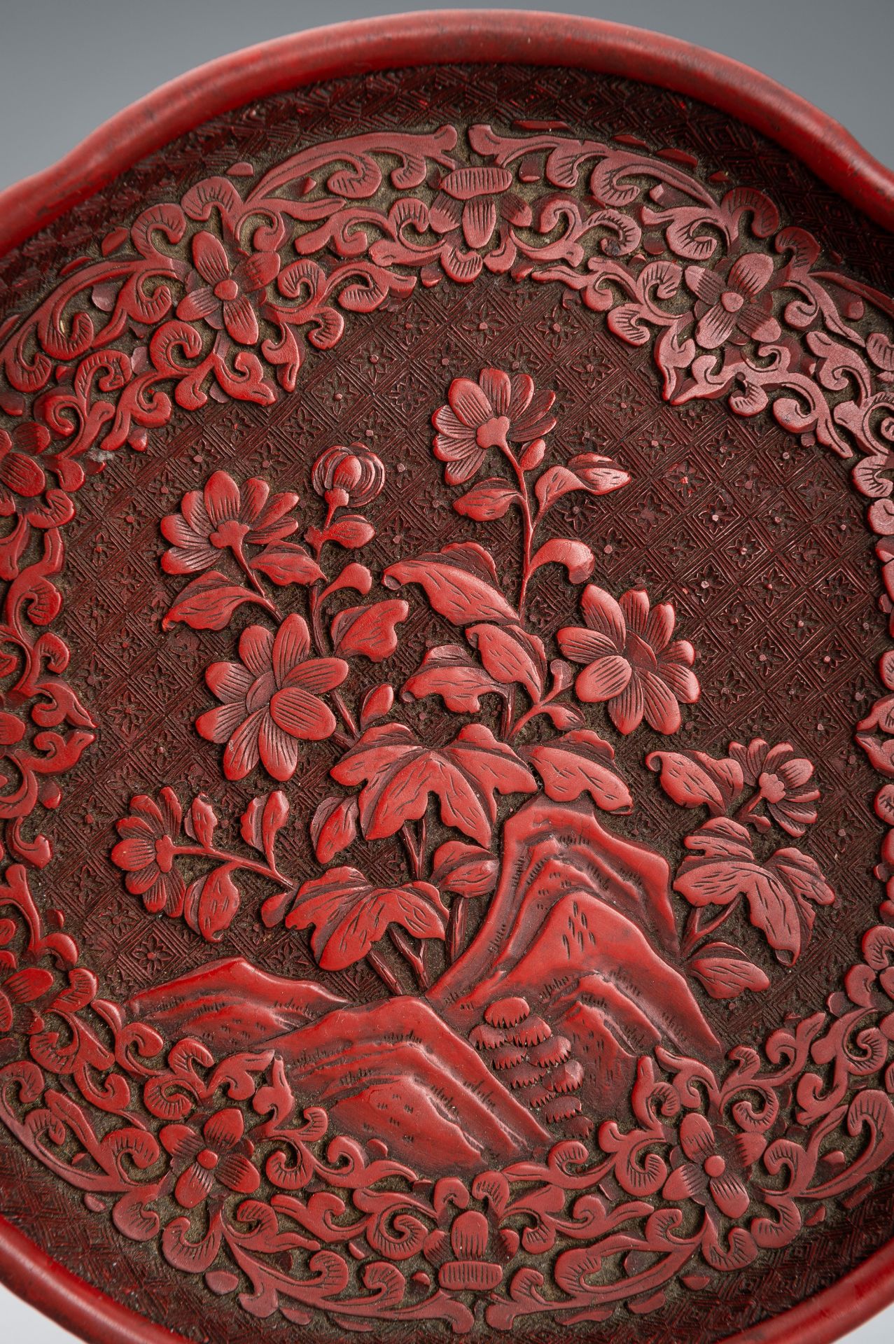 A CINNABAR LACQUER TRAY, 19TH CENTURY - Image 5 of 12