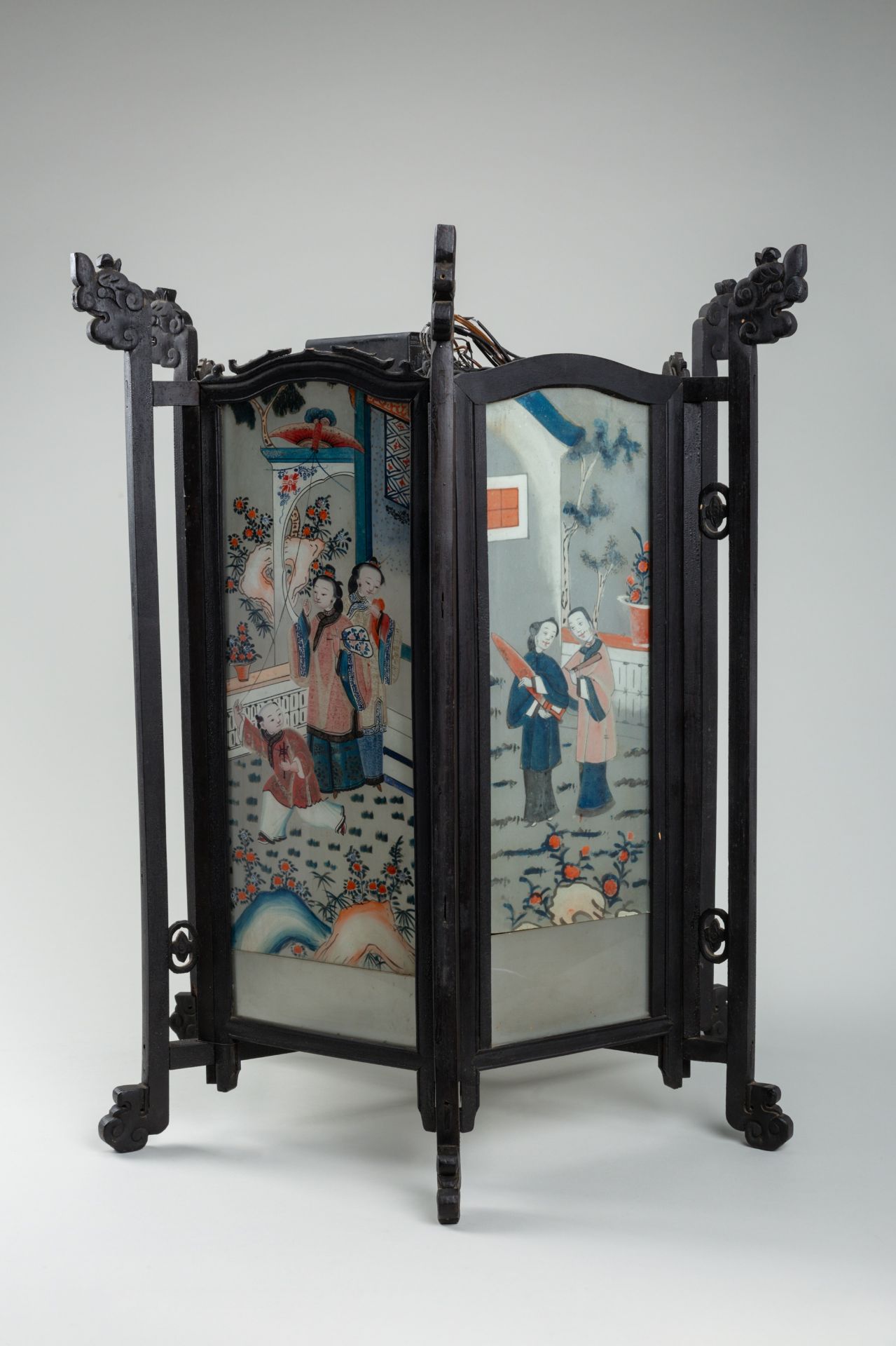 A WOOD AND REVERSE GLASS PAINTED LANTERN, c. 1920s - Image 3 of 7