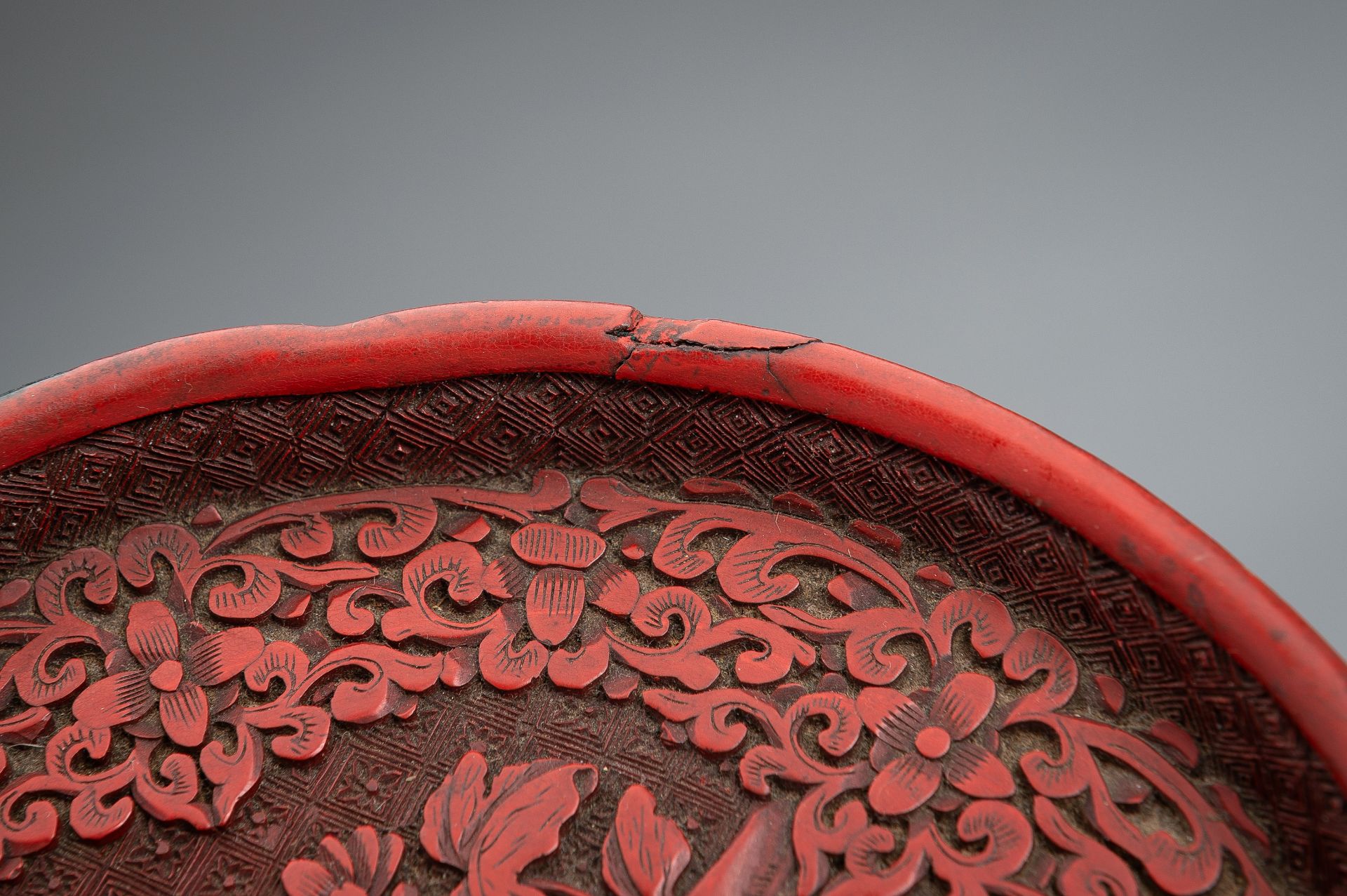 A CINNABAR LACQUER TRAY, 19TH CENTURY - Image 7 of 12