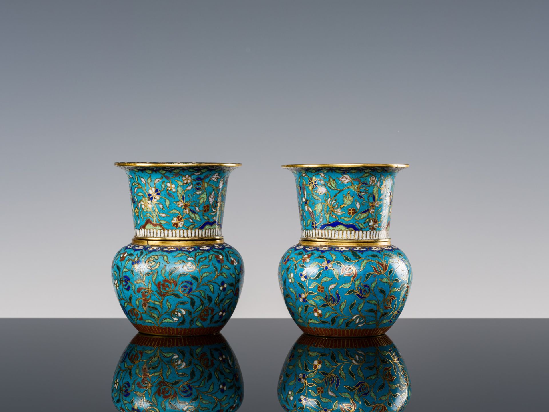 A SET OF TWO CLOISONNE ENAMEL WINE CUPS WITH MATCHING WARMERS, QING DYNASTY - Image 3 of 10