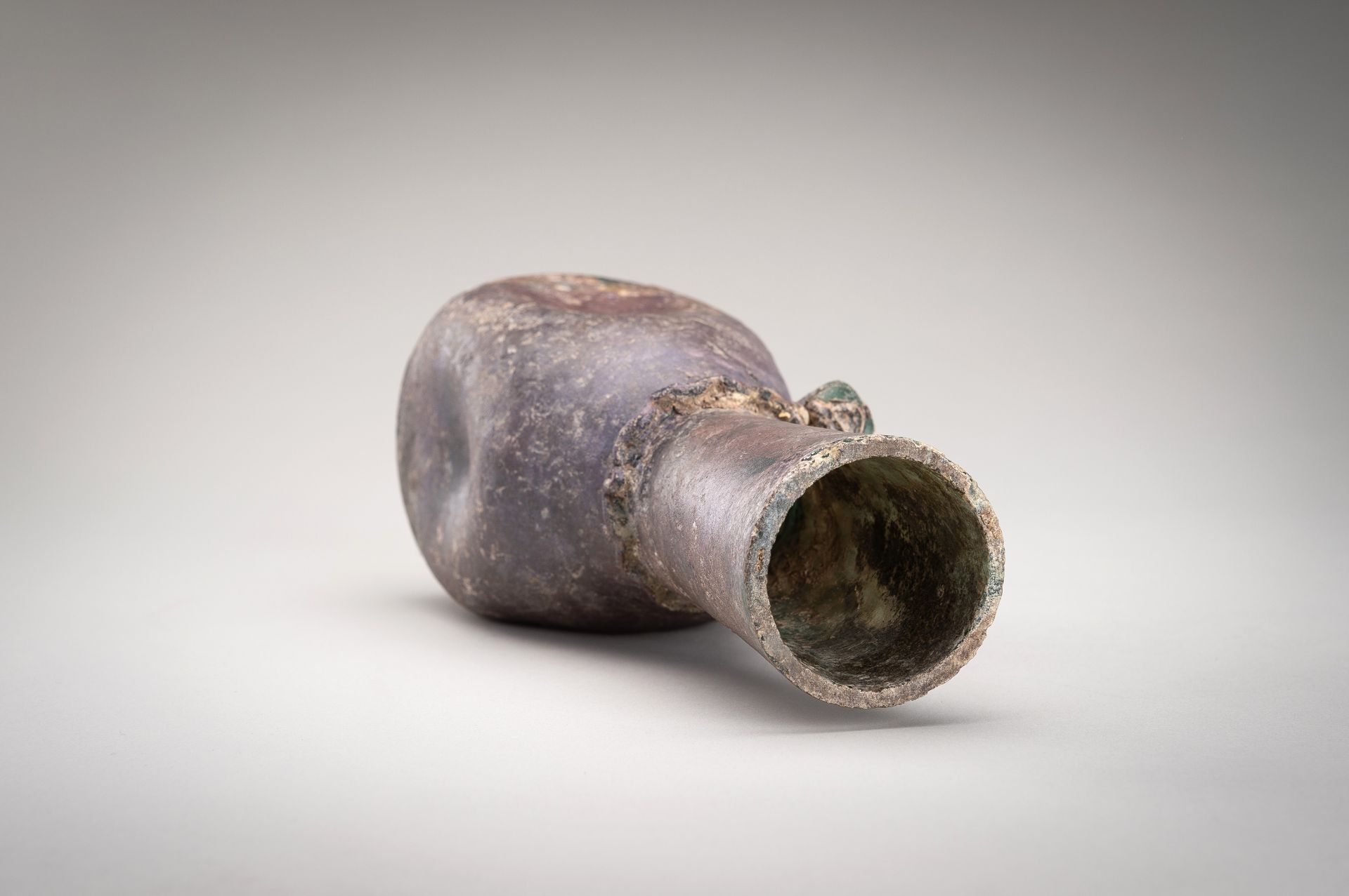 A ROMAN GLASS BOTTLE - Bild 9 aus 15