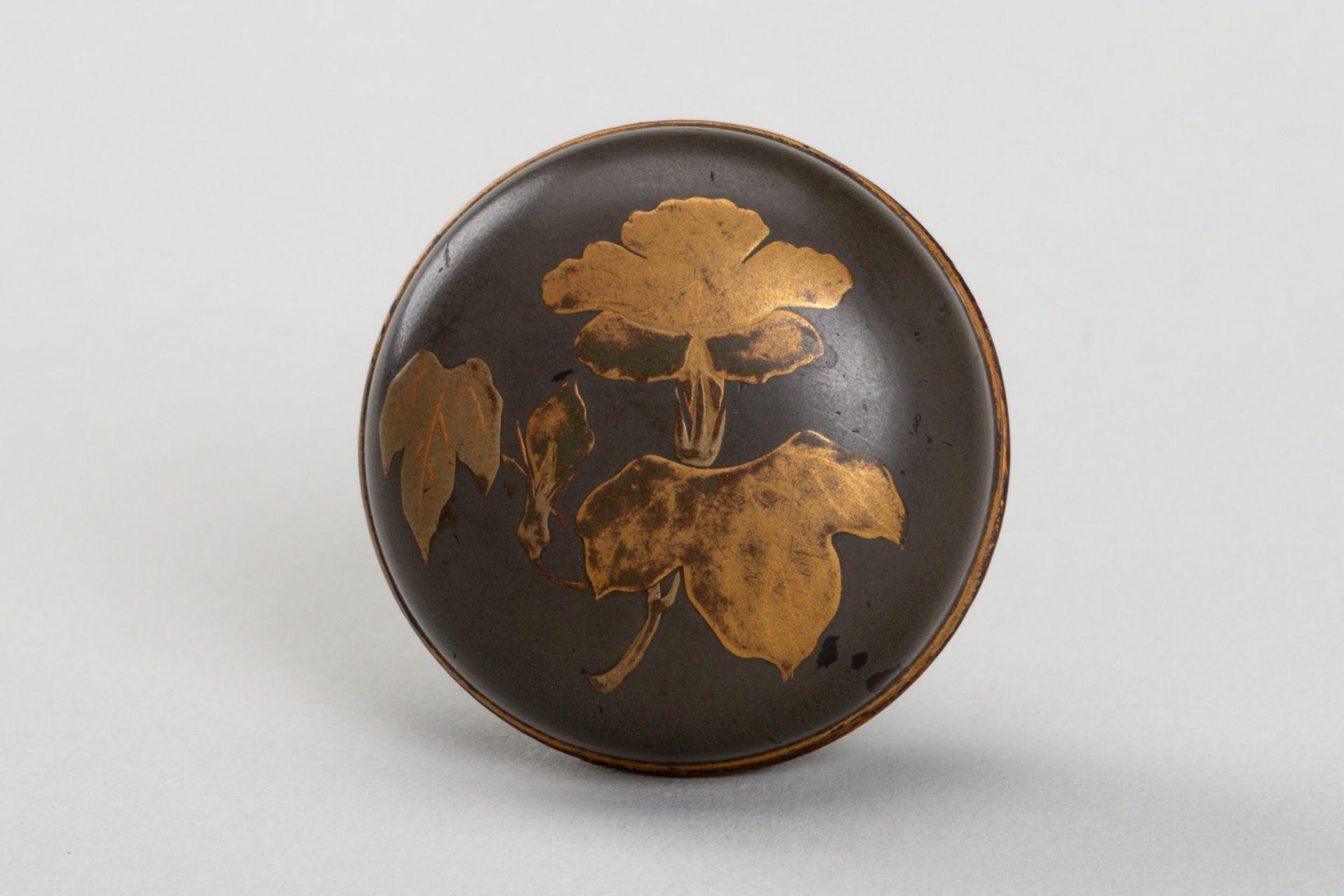A MINIATURE LACQUER KOGO (INCENSE BOX) AND COVER
