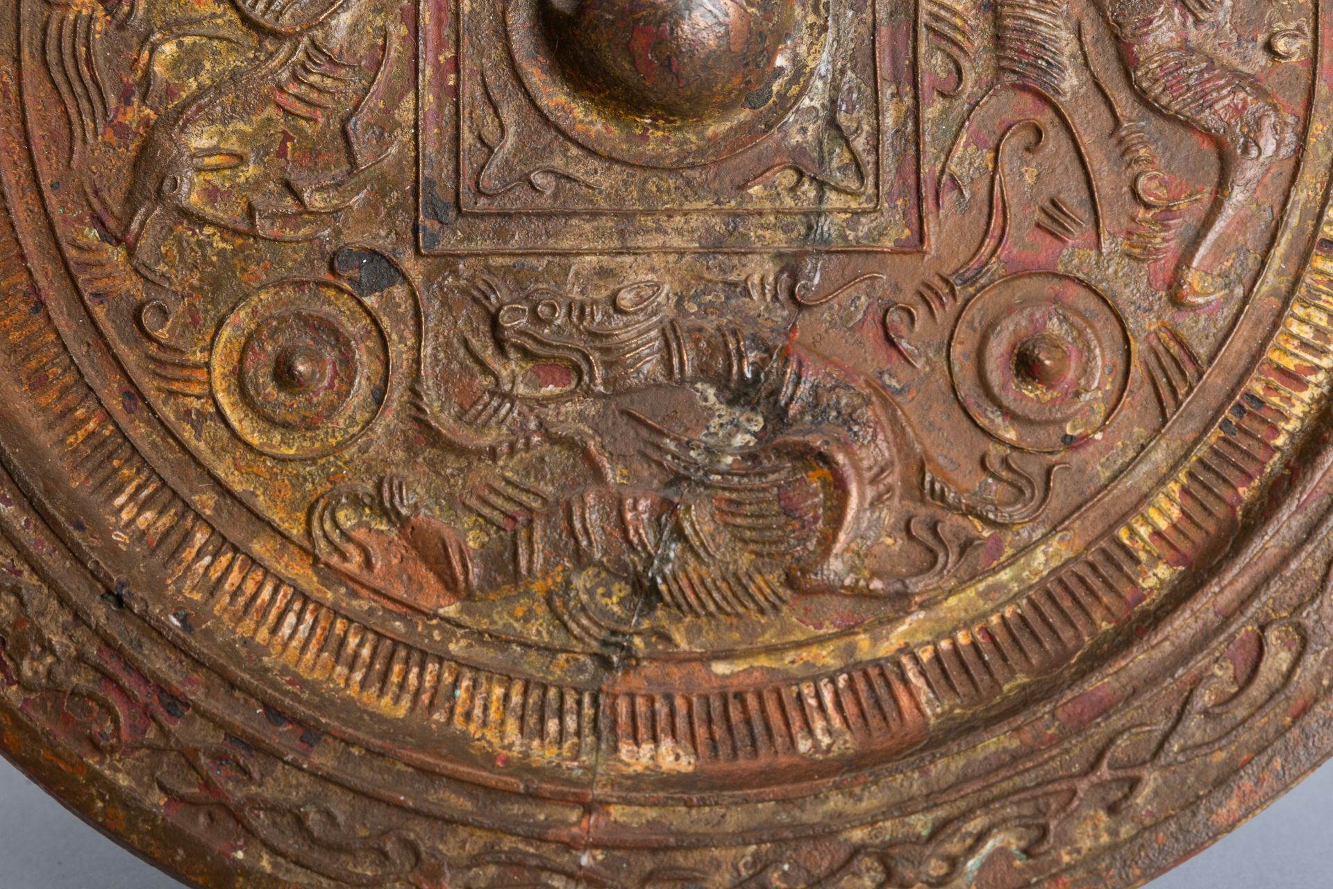 A GROUP OF FIVE BRONZE MIRRORS, HAN DYNASTY AND LATER - Bild 8 aus 20