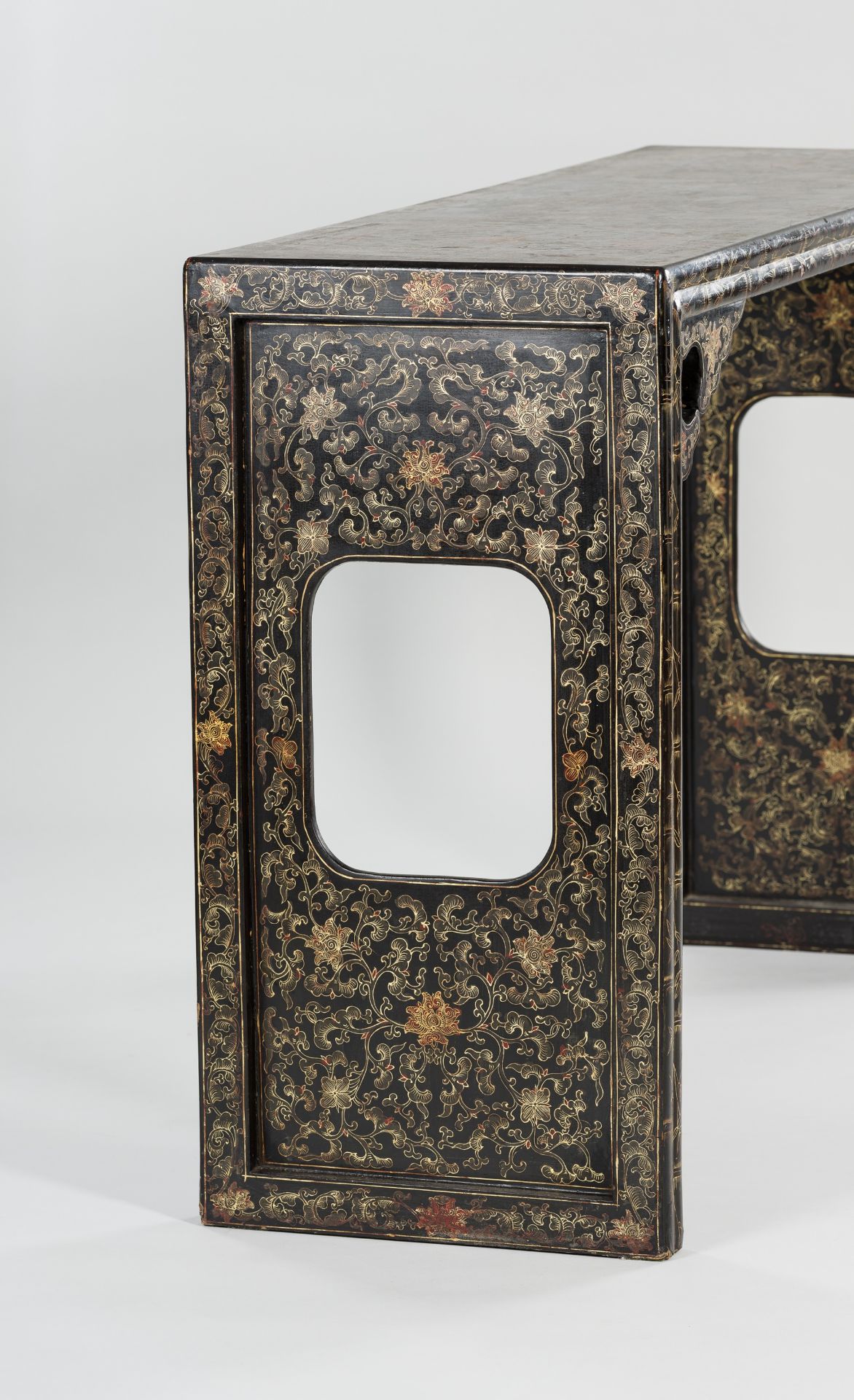 A LACQUERED ALTAR TABLE AND TWO STOOLS, QING DYNASTY - Image 10 of 10