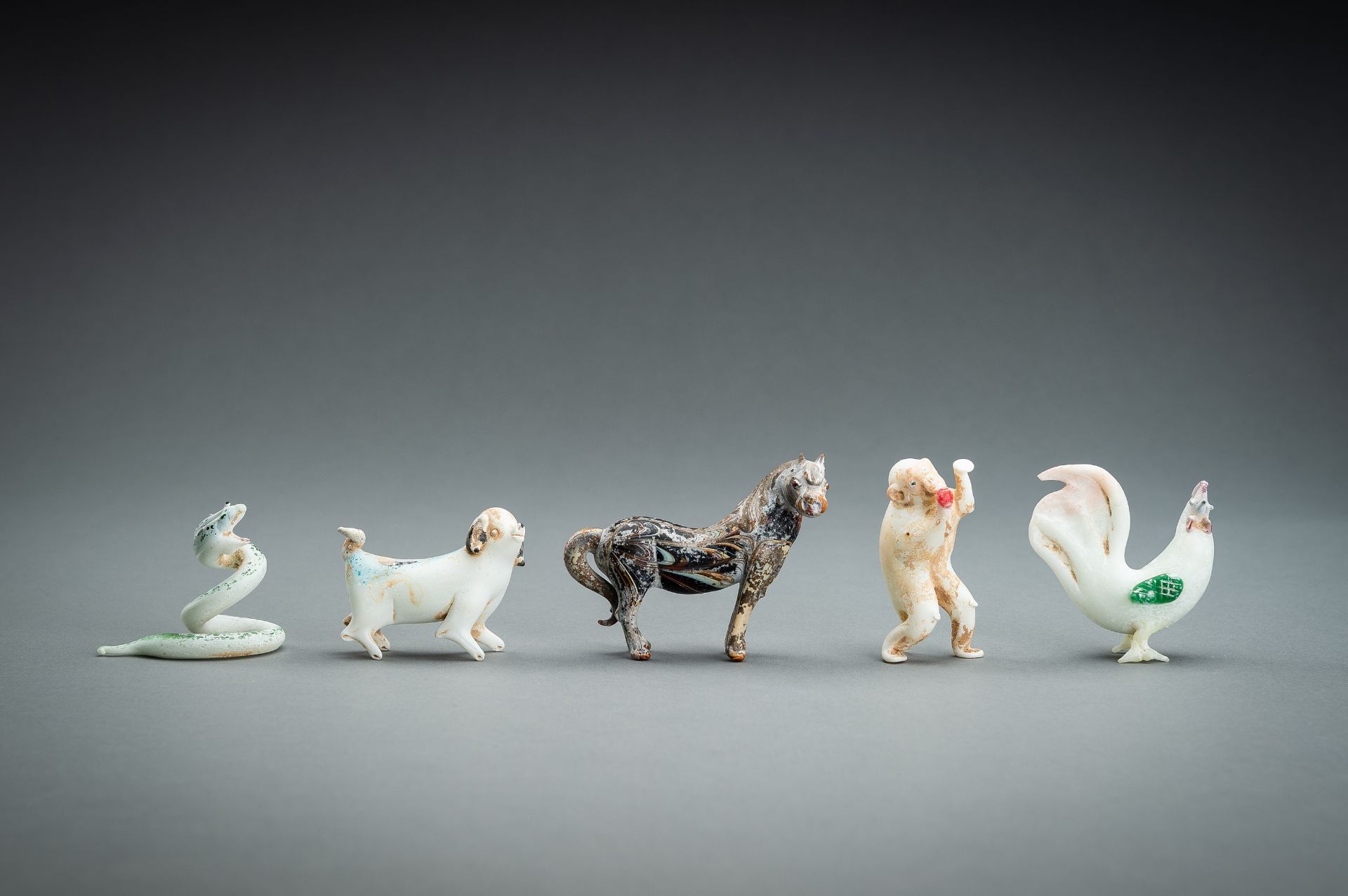 A RARE GROUP OF FIVE 'ZODIAC' GLASS FIGURES, QING DYNASTY OR EARLIER - Image 12 of 19