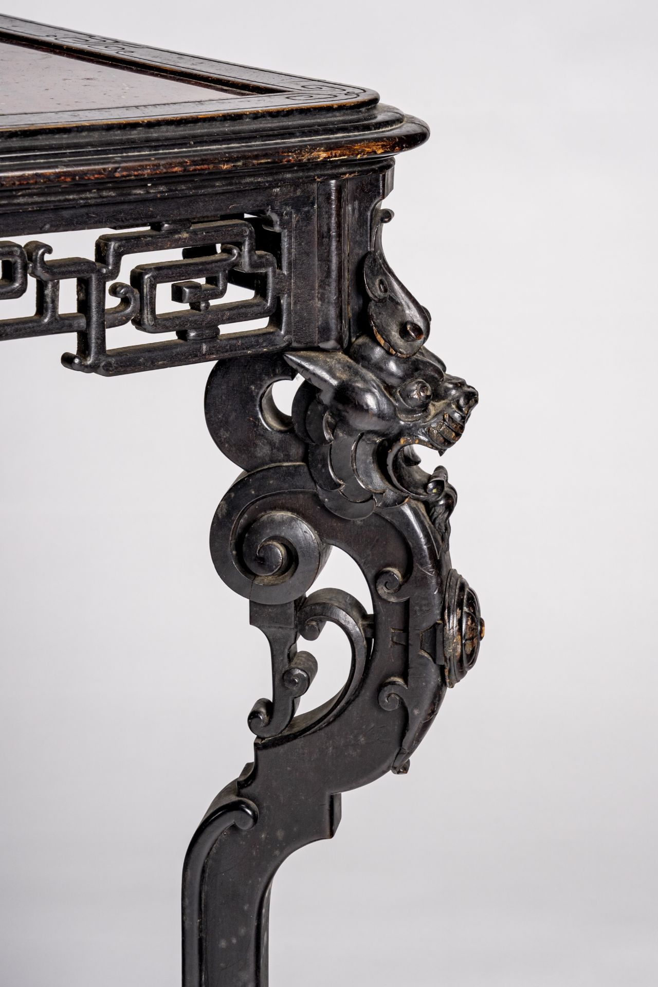 A LACQUERED HONGMU WOOD AND STONE CONSOLE TABLE, QING DYNASTY - Image 4 of 13