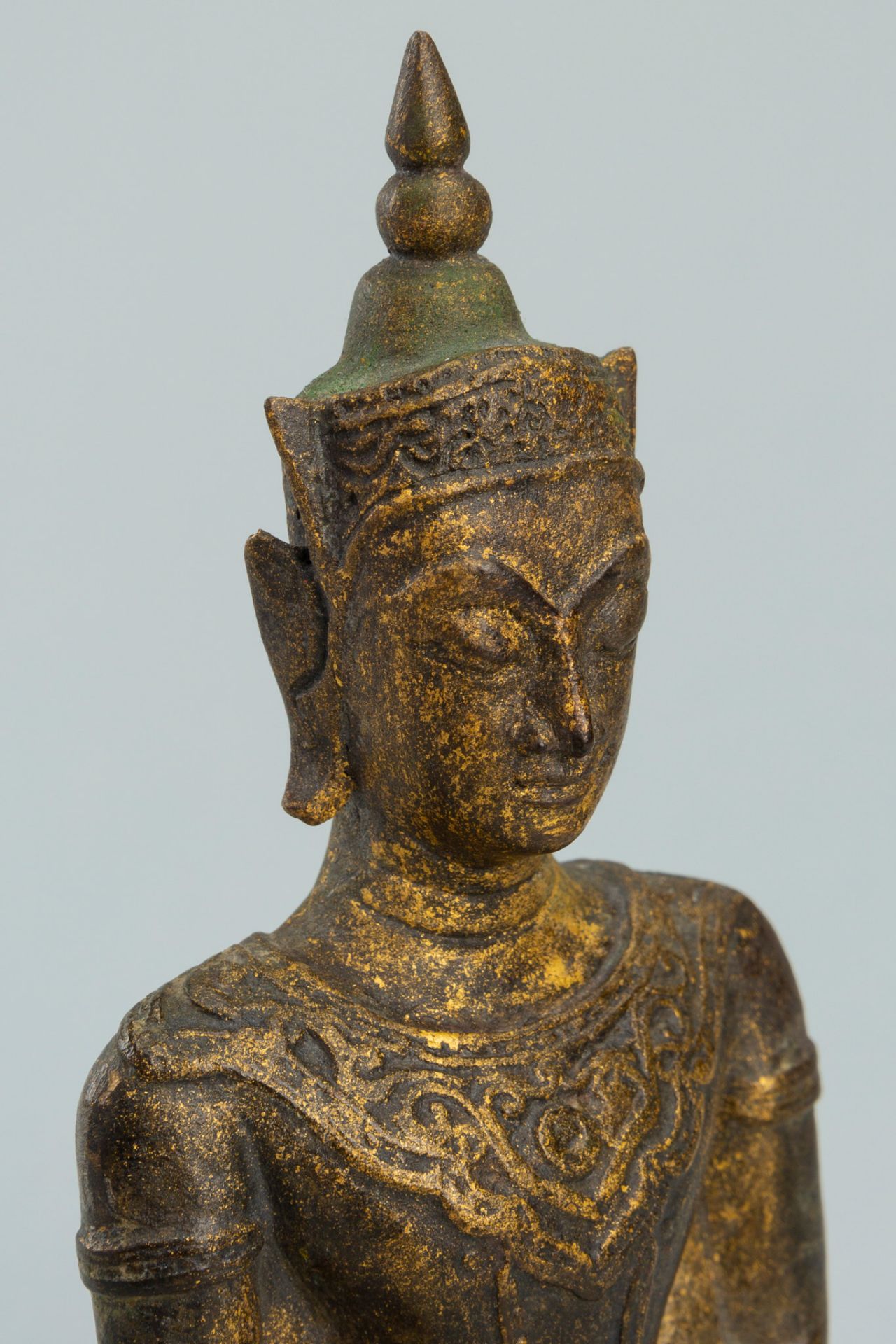 A THAI BRONZE FIGURE OF BUDDHA, AYUTTHAYA STYLE - Bild 7 aus 10