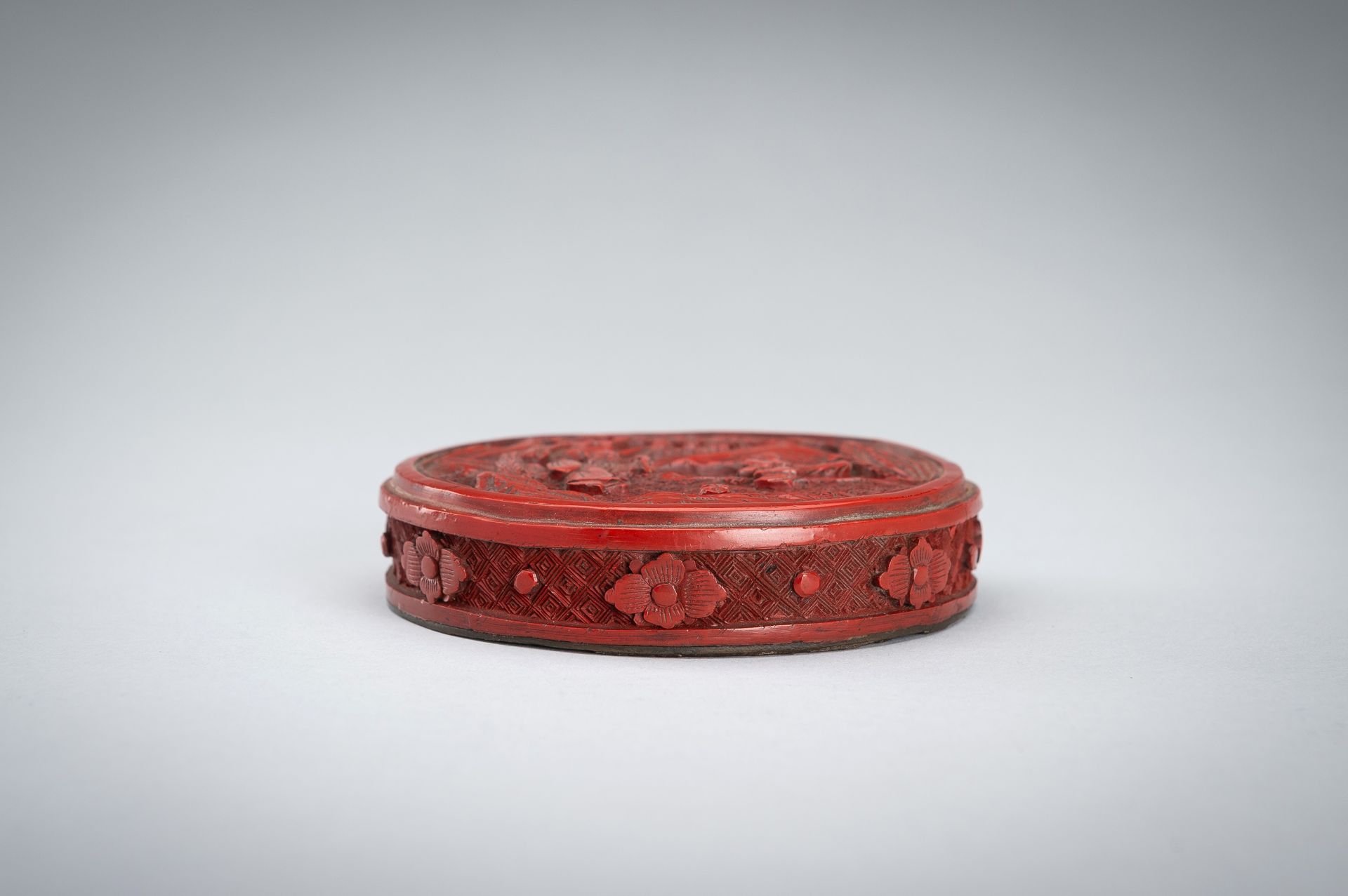 A CINNABAR LACQUER BOX COVER, 19TH CENTURY - Image 3 of 10