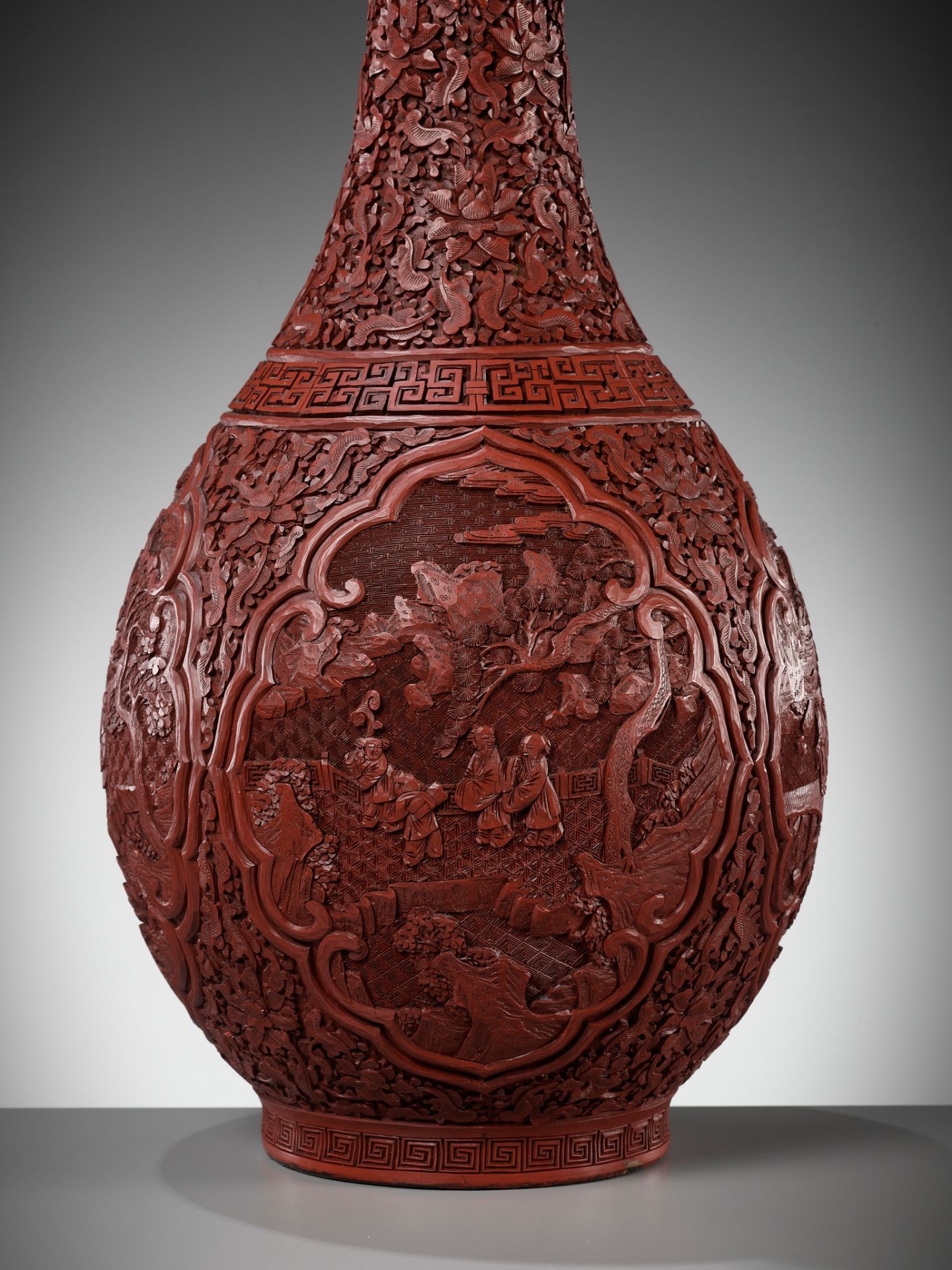 A PAIR OF LARGE CINNABAR LACQUER GARLIC HEAD VASES, CHINA, 1800-1850 - Image 3 of 14