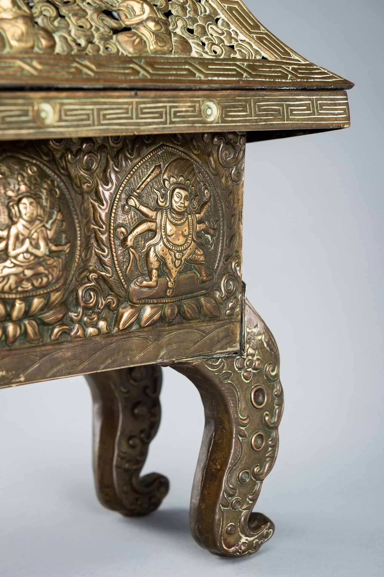 A GILT COPPER REPOUSSE CENSER AND RETICULATED COVER, FANGDING, QING DYNASTY - Image 10 of 20