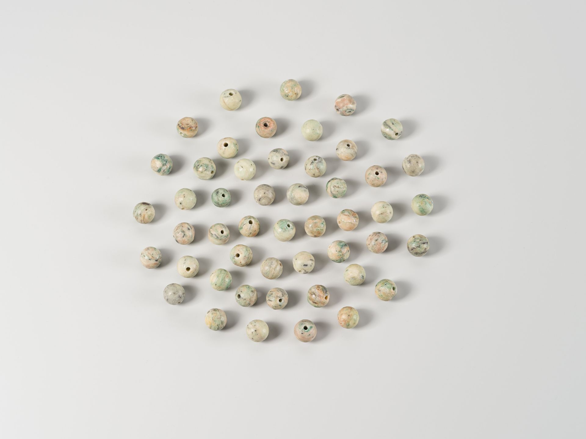 A LOT WITH 49 QUARTZ BEADS, 19TH CENTURY OR EARLIER - Image 3 of 4