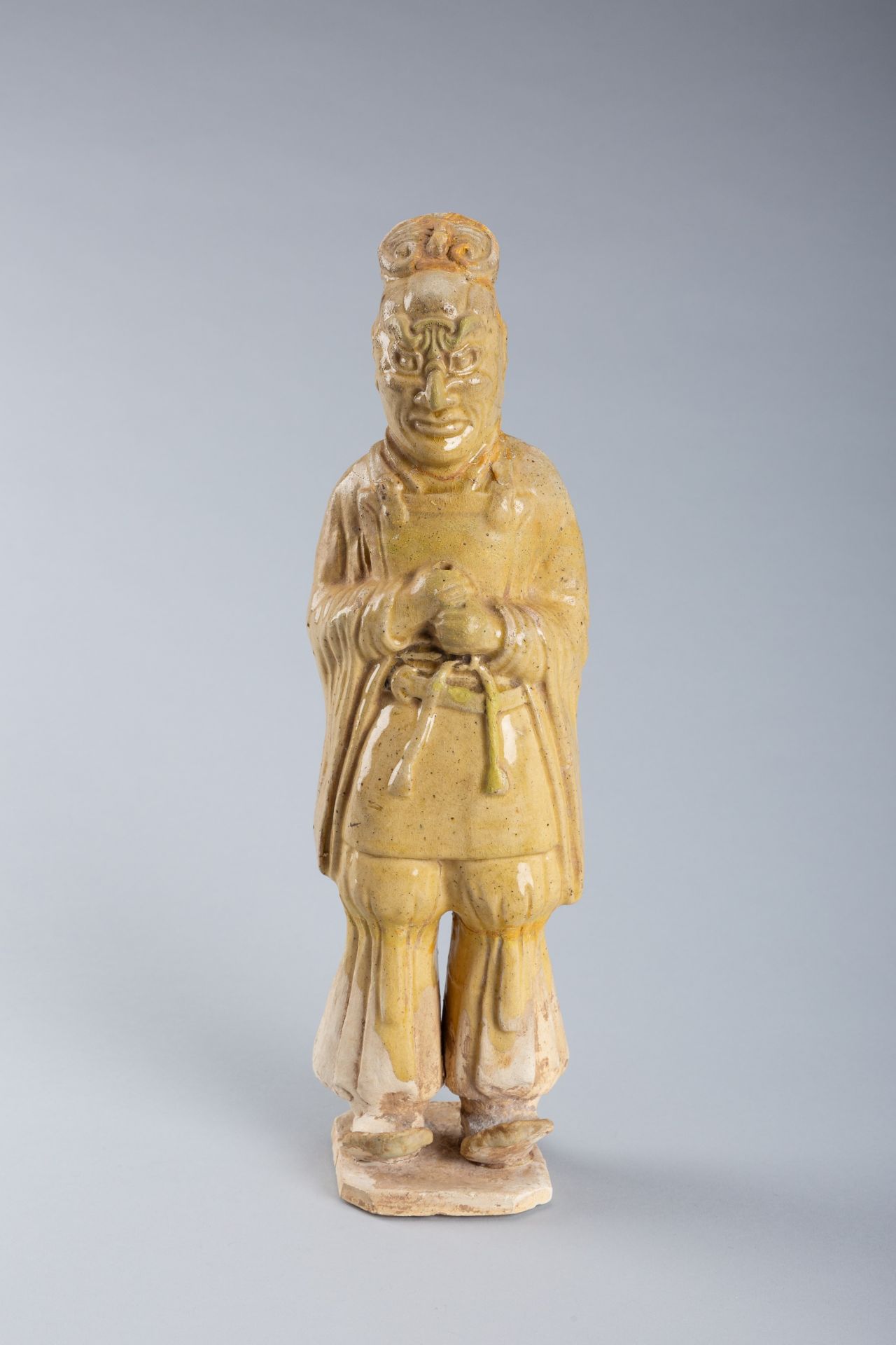 A STRAW GLAZED POTTERY FIGURE OF A TOMB GUARDIAN, SUI TO TANG DYNASTY - Bild 2 aus 15