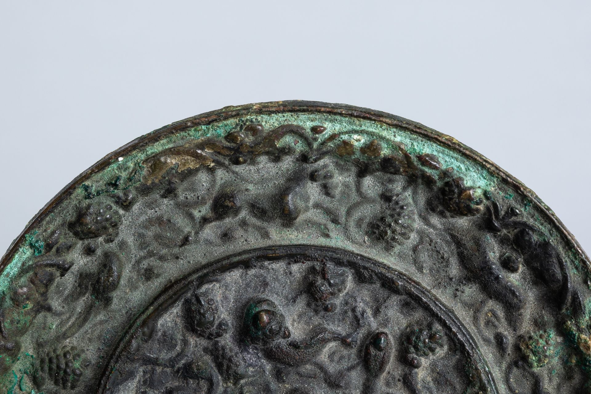 A GROUP OF FIVE BRONZE MIRRORS, HAN DYNASTY AND LATER - Bild 2 aus 20