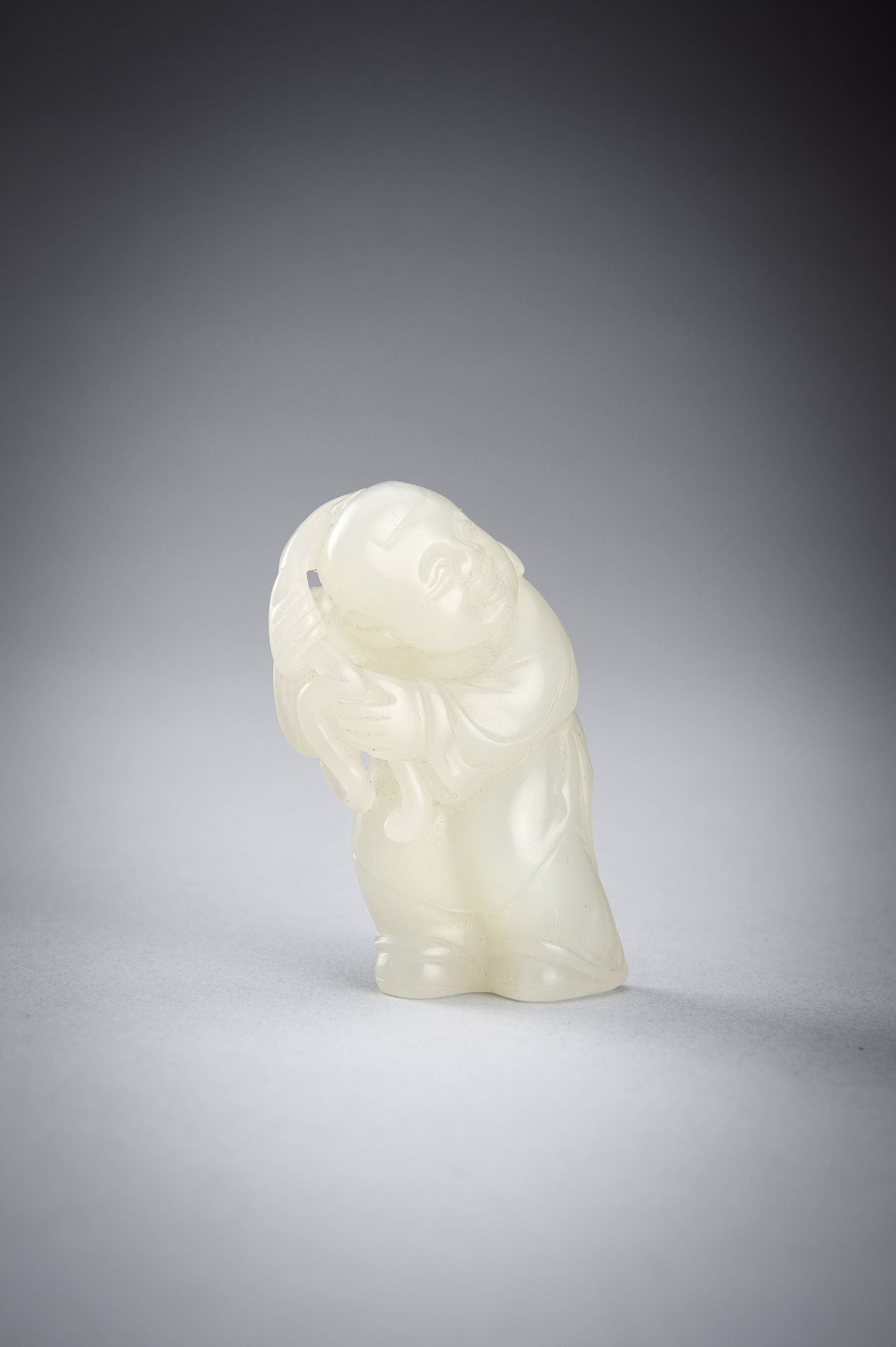 A WHITE JADE FIGURE OF A BOY, QING DYNASTY - Bild 10 aus 11