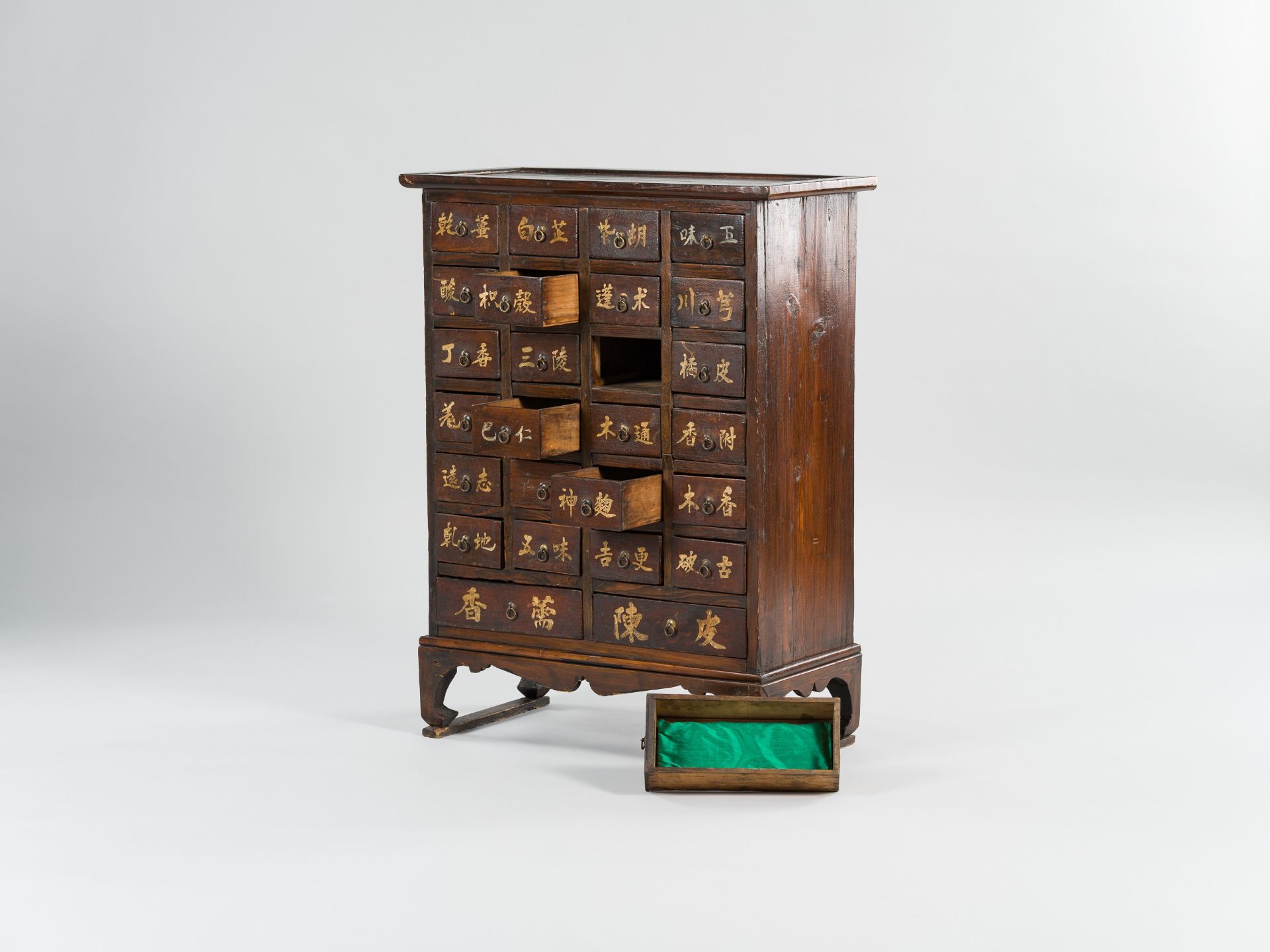 A WOOD MEDICINE CABINET, c. 1920s - Image 3 of 6