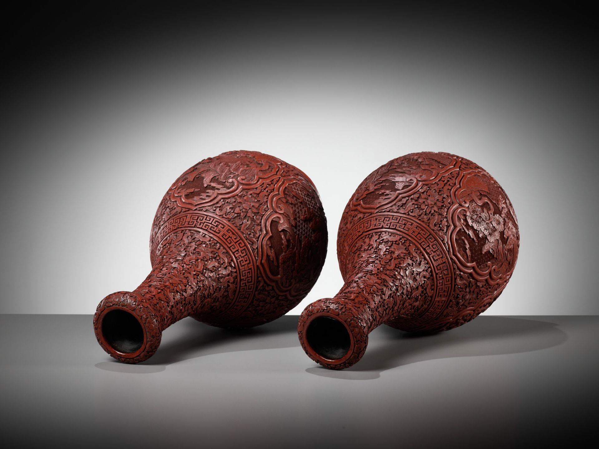 A PAIR OF LARGE CINNABAR LACQUER GARLIC HEAD VASES, CHINA, 1800-1850 - Image 12 of 14