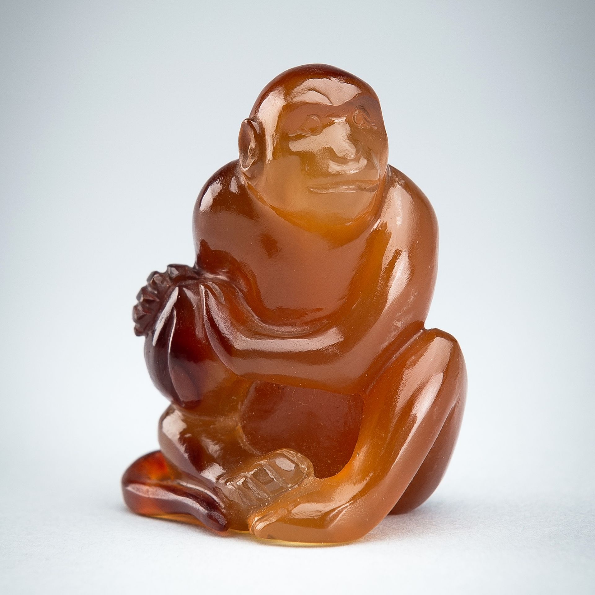 AN AGATE CARVING OF A MONKEY WITH PEACH, c. 1920s