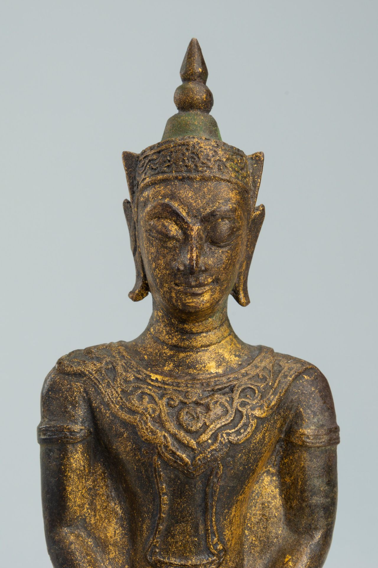 A THAI BRONZE FIGURE OF BUDDHA, AYUTTHAYA STYLE - Bild 3 aus 10